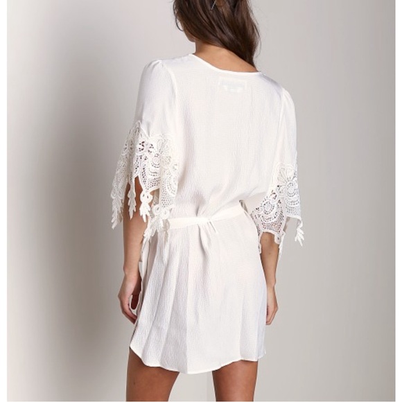 Stone Cold Fox Silk Robe - Picture 4 of 8